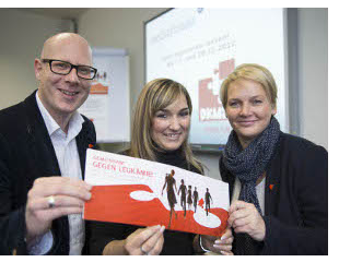 Vorstandsmitglied Mathias Berg, Mitarbeiterin Ann-Kathrin Dahlke und Vorstandsmitglied Nadin Wöstmann (v. l.) auf der Suche nach neuen Lebensrettern